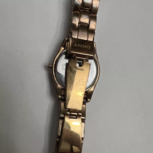 DKNY Rose Gold model  NY8399 new battery keeps time date accurate - Picture 11 of 12